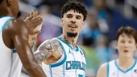 B席七年荣耀路：英超豪门六冠传奇，梦想之旅续写新篇章